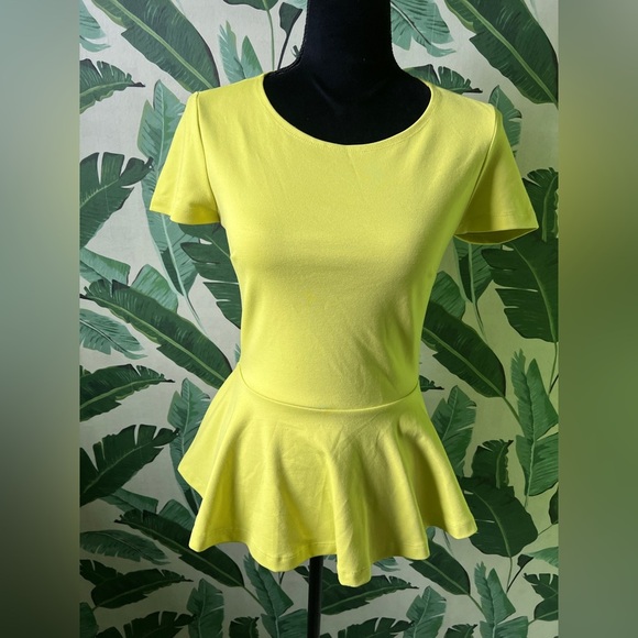 Forever 21 Neon Lime Green Acid Chartreuse Peplum Short Cap Sleeve Y2K Top S - Picture 1 of 5
